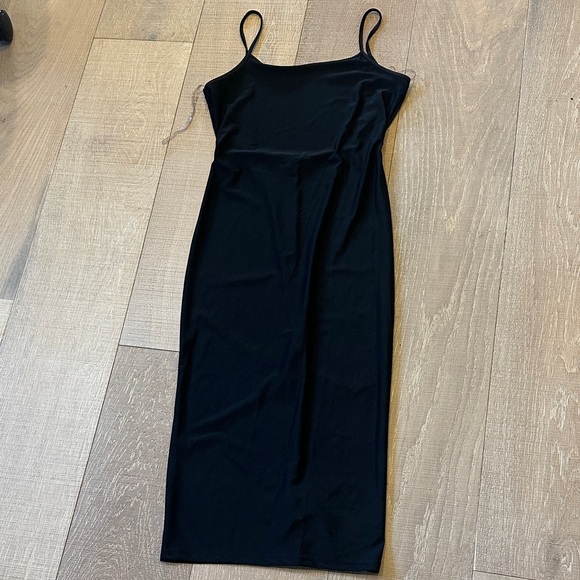 absolutely ❤️it Dresses & Skirts - Absolutely Elegant Black Midi Dress